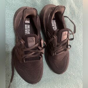 Sale sale sale BLACK Adidas size 4 1/2 either boys or girls sneakers NWOT